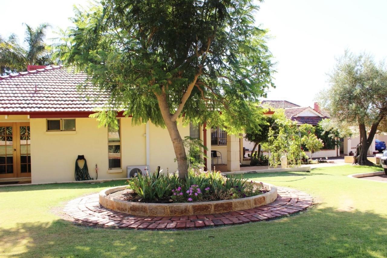 Armadale Cottage Bed & Breakfast Redcliffe Exterior photo